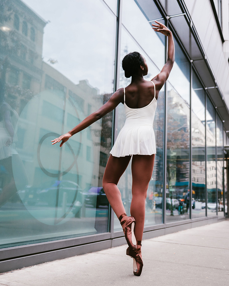 Ballerina on pointe in front of Brooklyn Ballet studio